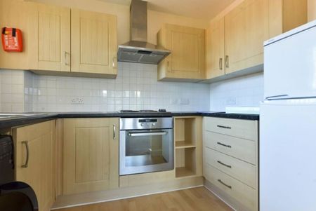 Caister Hall Apt 17 - Photo 3