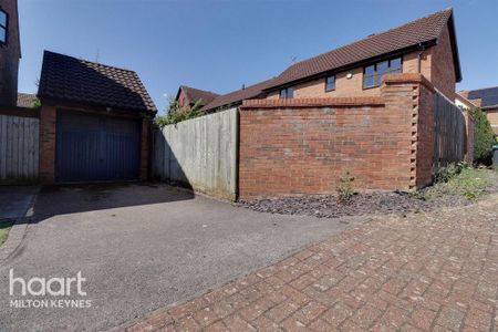 4 bedroom detached house to rent - Photo 2