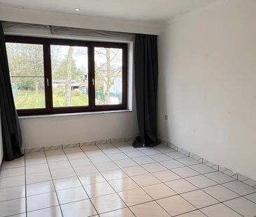 Appartement met twee slaapkamers, terras en afgesloten garage - Photo 1