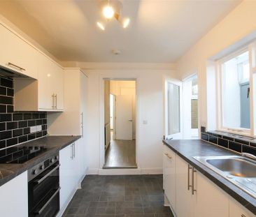4 bedroom semi-detached house to rent - Photo 1