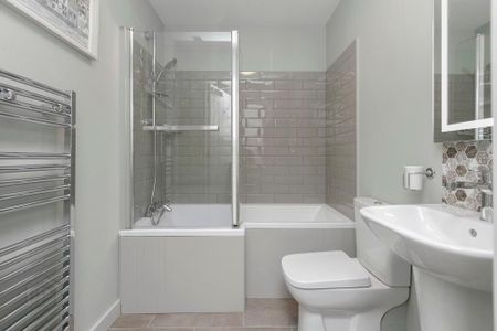 Apt 46 The Residence, 336 Ormeau Road, Belfast, BT7 2GE - Photo 2