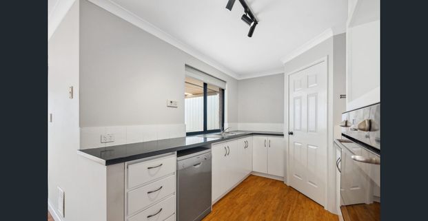 STUNNING 4x2 HOME IN GREAT LOCATION - Photo 1