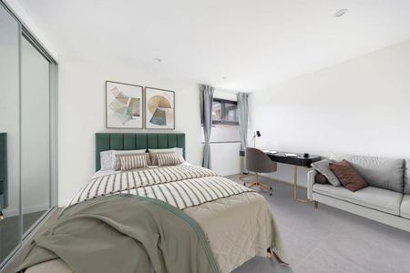 Nearly-New Premier Studios in Heart of Epping - Photo 4