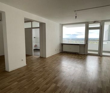 Toller Ausblick: Große 3-Zimmerwohnung mit Balkon - Foto 2