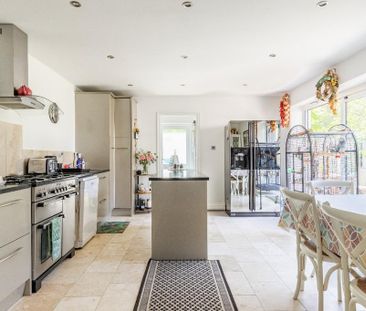 4 bedroom detached house to rent - Photo 3
