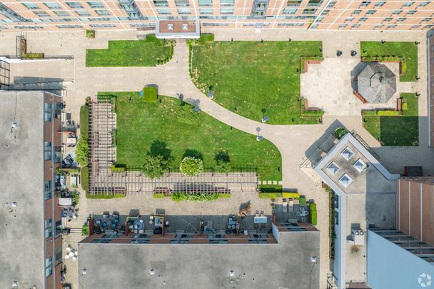 800 Richmond Street West - Photo 1