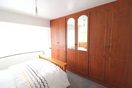 Chairborough Road, High Wycombe - Photo 4