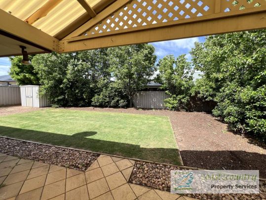 Fantastic Family Home in Ideal Location! - Photo 1