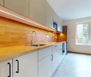 Pronájem moderního bytu 1+kk s předzahrádkou a parkovacím místem v ... - Photo 4