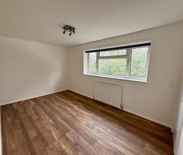 2 bedroom end of terrace house to rent - Photo 4