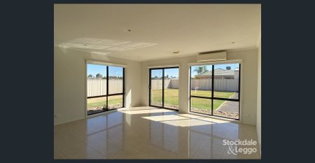 FAMIL-FRIENDLY LIVING IN SOUTH SHEPPARTON - Photo 5