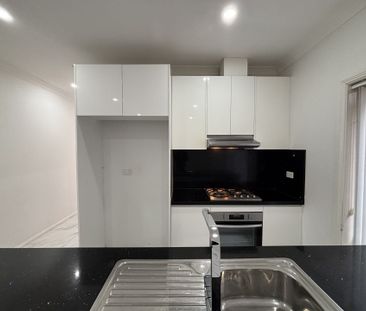 Low-maintenance granny flat in convenient & private location - Photo 4