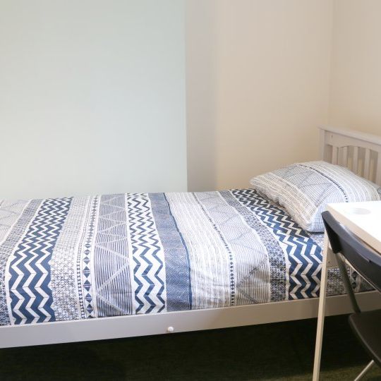 Pretty room to rent in 9-bedroom house in Stoneybatter - Photo 1