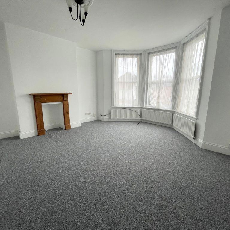 RICHMOND PARK ROAD, CHARMINSTER (P02379) - Photo 1