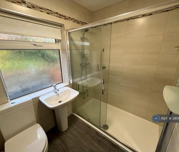 3 bedroom semi-detached house to rent - Photo 4