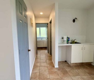 Stylish and Spacious 3-Bedroom Home in Prime Northcote Point Location - Photo 4