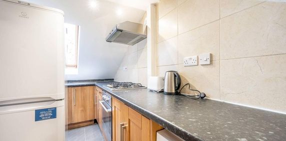 Studio to rent - Photo 2