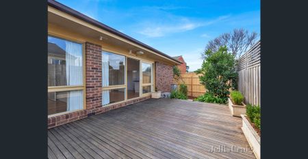 2/94 Locksley Road, Ivanhoe, Vic 3079 - Photo 4