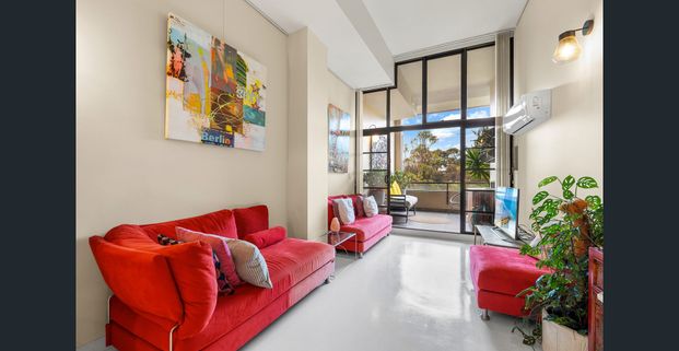 OVERSIZED DESIGNER APARTMENT WITH RESORT-STYLE LIVING - Photo 1