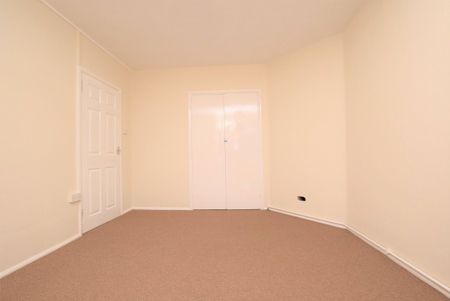 Chelmsford Avenue, Romford, RM5 - Photo 3