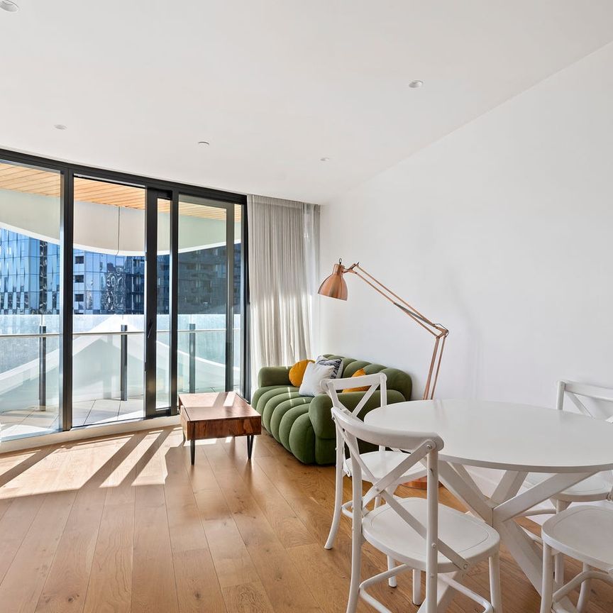 Fully Furnished Waterfront Apartment with Breathtaking Views - Photo 1