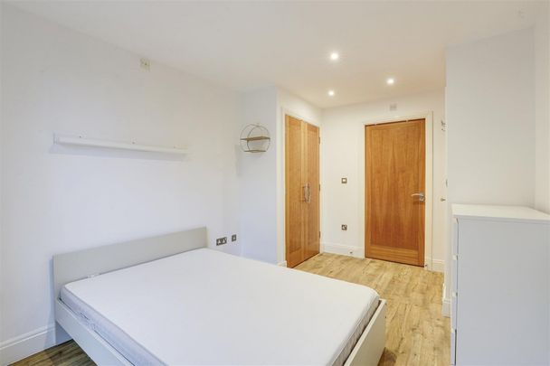 2 Bed Flat For Rent - Photo 1