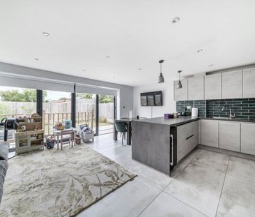 4 bedroom semi detached to rent - Photo 3