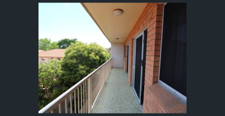 Unit in the heart of Moorooka - Photo 3