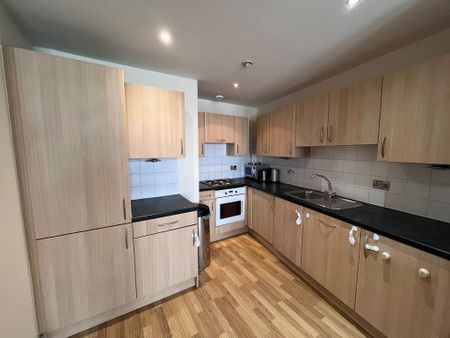 2 bedroom flat to rent - Photo 2