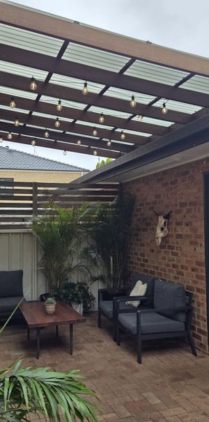 Beautifully Renovated Townhouse! - Photo 1