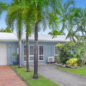 FAMILY HOME NEAR THE BEACH - Photo 3