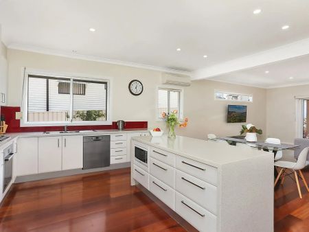 Freshly Painted Morden Home! - Photo 3