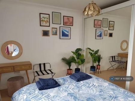 2 bedroom flat to rent - Photo 4