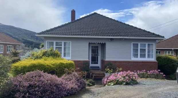 Bright 2-Bedroom Home in Wakari - Photo 1