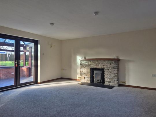 4 bedroom semi-detached house to rent - Photo 1