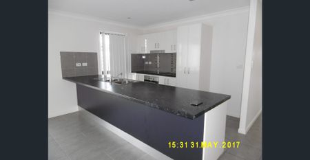 Spacious Family Home in Mount Low - Photo 2