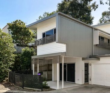 Private & Convenient 3-Bedroom Townhouse in Everton Park - Photo 3