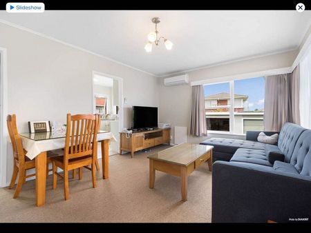 Charming 2BR Hauraki Haven w/Garden - Photo 2