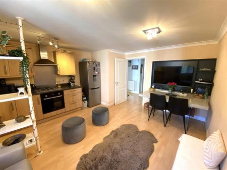 2 bedroom flat to rent - Photo 3