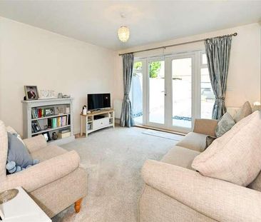 School Close, Westergate, PO20 - Photo 2