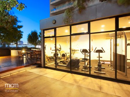 61/99 Whiteman Street - Photo 3