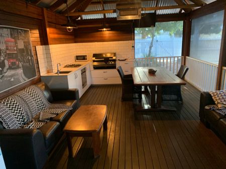 Victoria Park - Photo 5