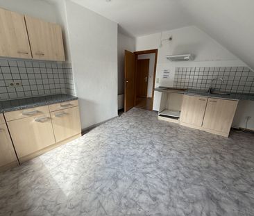 Helle Dachgeschosswohnung in Husum mit geräumiger Loggia! - Photo 3