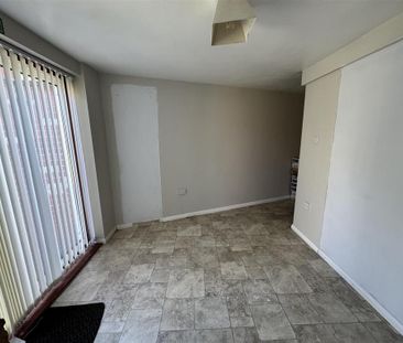 4 bedroom detached house to rent - Photo 4