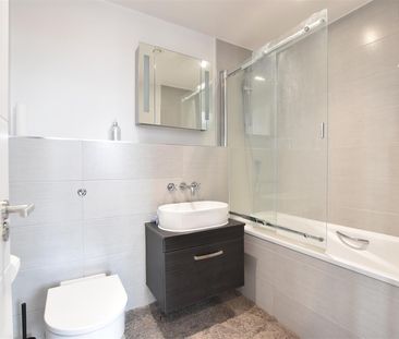 The Street, Ashtead - Photo 5