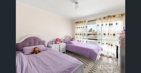 Renovated Comfort with Exceptional Indoor-Outdoor Space - Photo 3