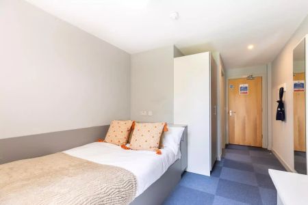 Silver En Suite - Photo 5