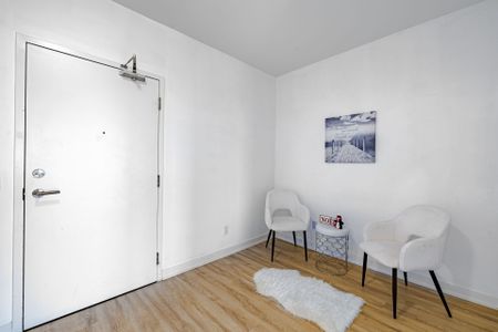 For Lease - 2 David Eyer Drive Unit# 722, Richmond Hill, Ontario - Photo 3