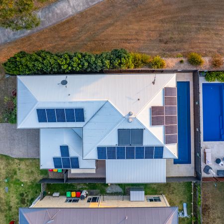 CONTEMPORARY HOME OFFERING ULTIMATE COMFORT AND ENTERTAINING - Photo 4