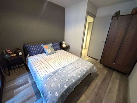 AVAILABLE AUGUST! Stunning Fully Furnished One Double Bedroom Apartment at the Uncle Development, located in a prime M1 location. - Photo 2